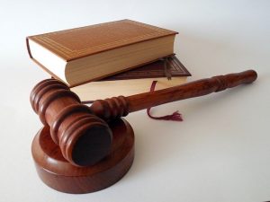 perdebatan tentang hukum asuransi